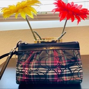 Coach Signature Poppy Tartan Plaid Wristlet💋
